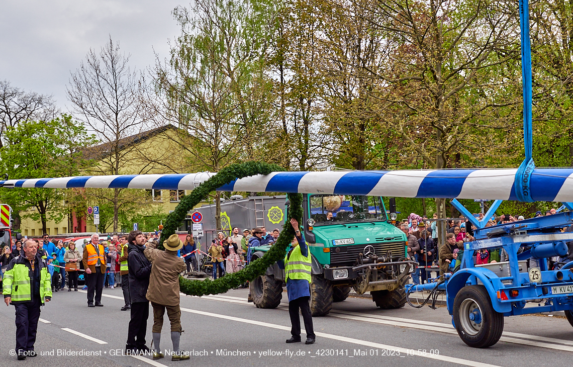 01.05.2023 - Maibaumaufstellung in Berg am Laim